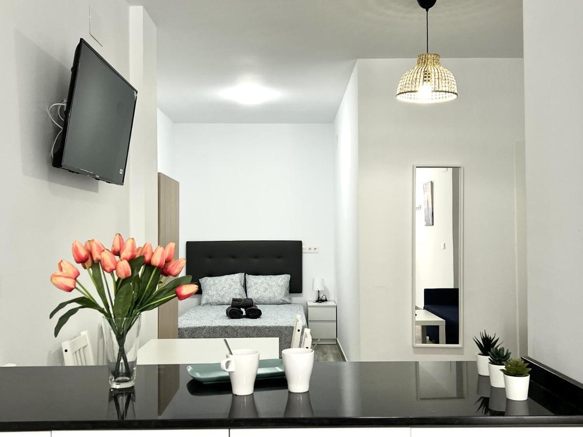 Los Tilos Suites-Vialia Malaga Bagian luar foto